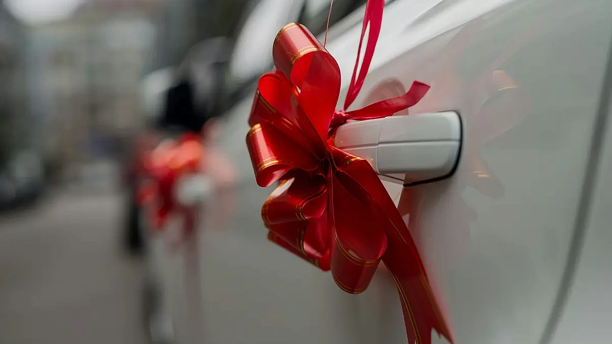 Auto verschenken oder verkaufen in Österreich? Gesetze & Kosten